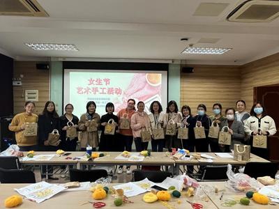 巧手展才情，溫情暖校園——學(xué)院成功舉辦“女生節(jié)”主題手工活動